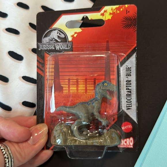 Jurassic WORLD mini dinosaur micro Mattel figures BLUE VELOCIRAPTOR TRICERATOPS - Picture 2 of 4
